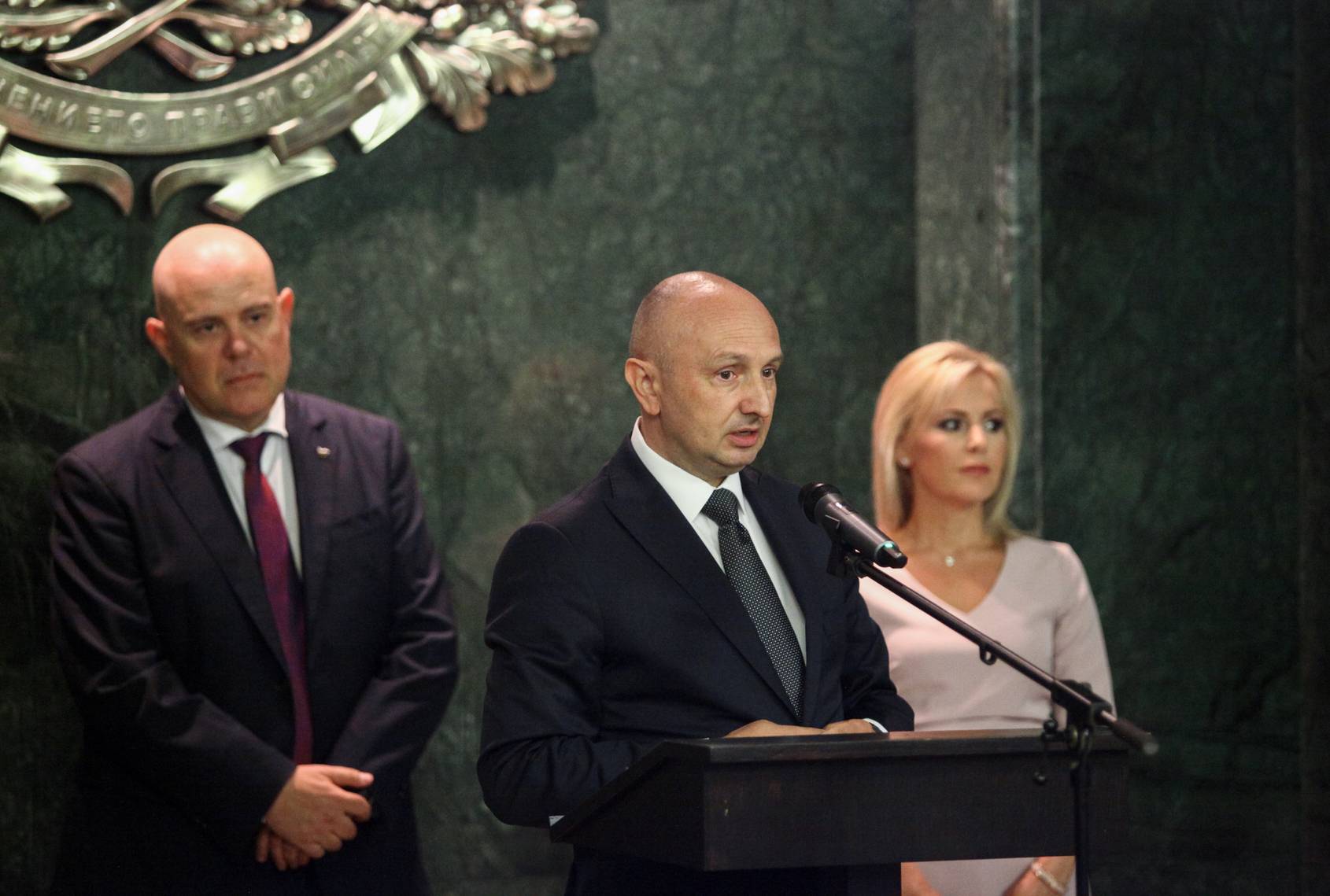 Главният прокурор награди български граждани, оказали помощ на пострадалите при катастрофата със сръбски автобус 